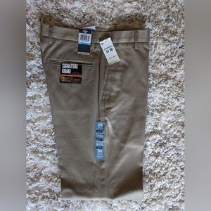 NWT Dockers signature khaki d2 size 31x30